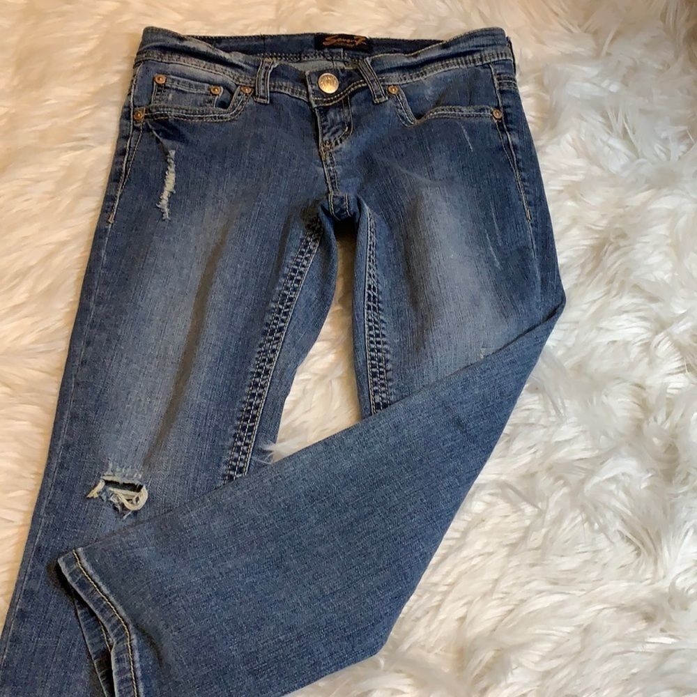 Seven7 denim distressed cropped jeans size 25